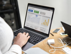 Personal Computer, persona, Google Ads, consulenza strategica Google Ads, ricerca
